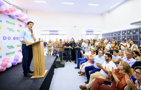 Daniel Vilela entrega Restaurante do Bem em Uruaçu
